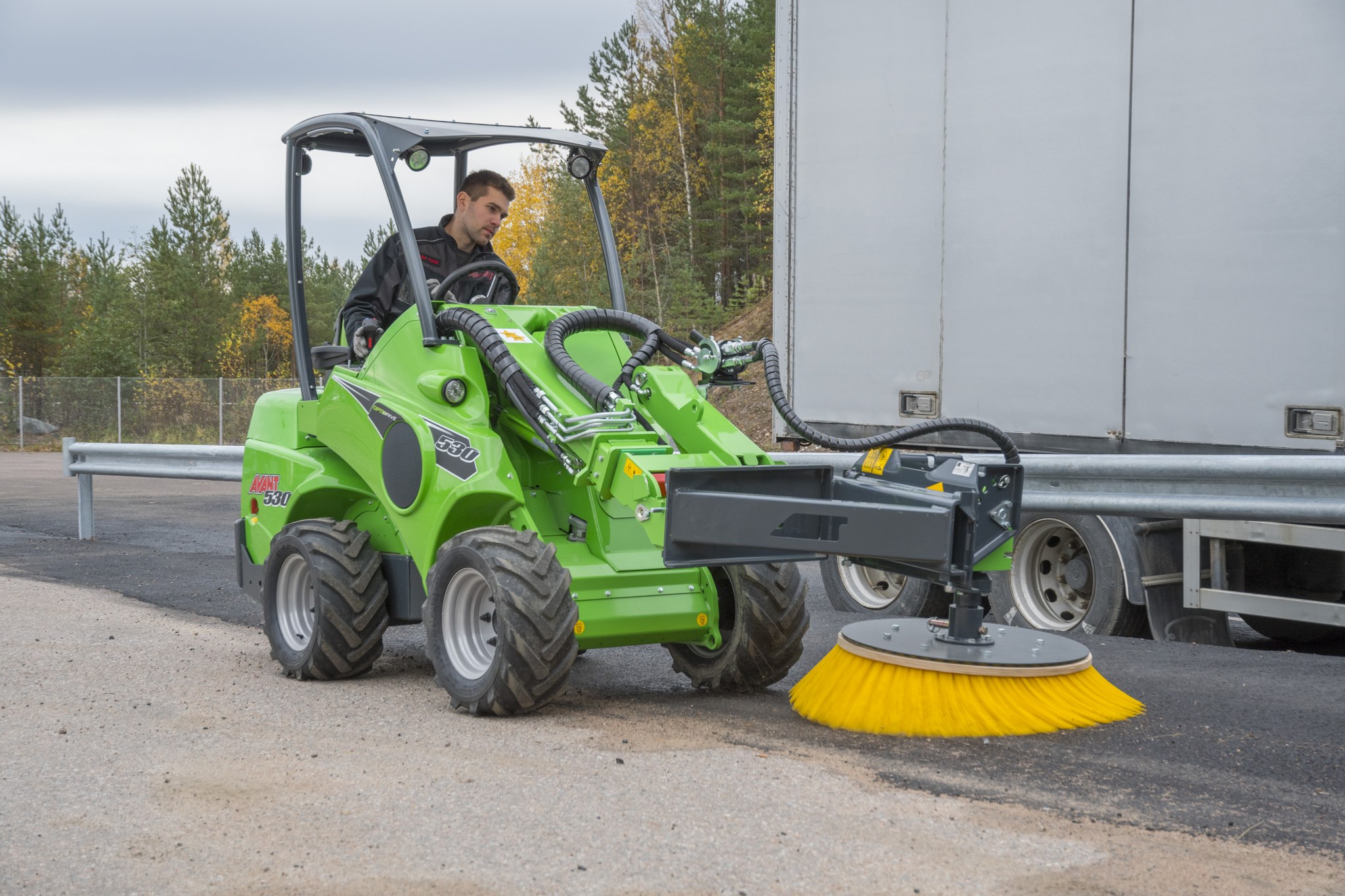 Miniradlader Avant 530 mieten