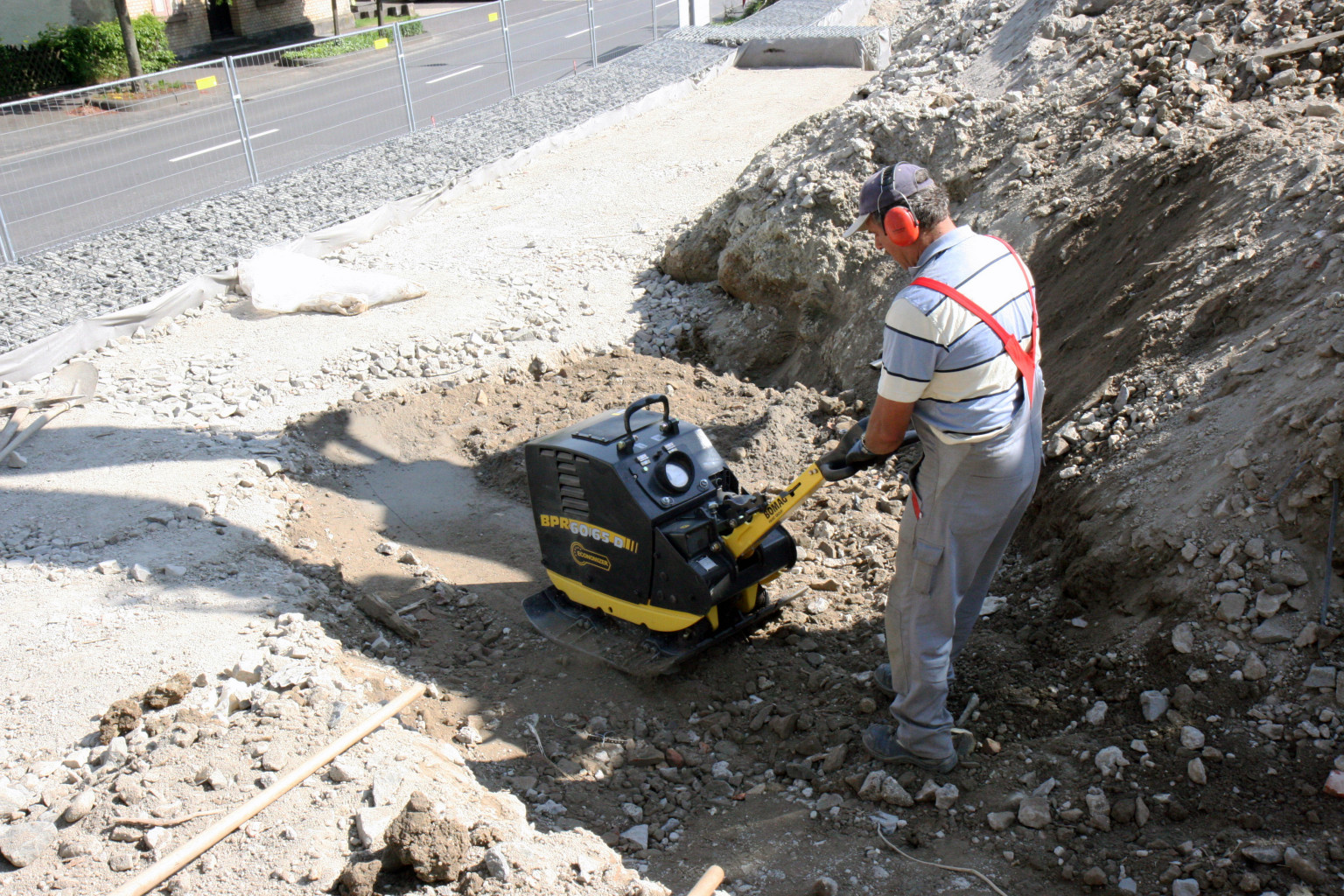 Rüttelplatte 460 kg Bomag BPR 60/65DE mieten