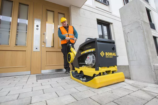 Mietrüttelplatte BOMAG BPR 35/60D Stoneguard mieten