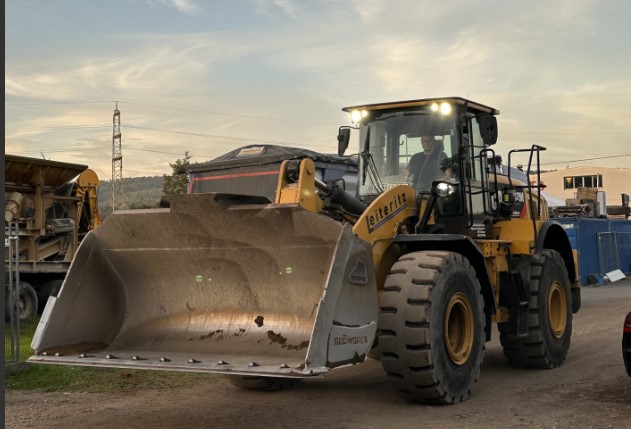 Radlader CAT 962M mieten