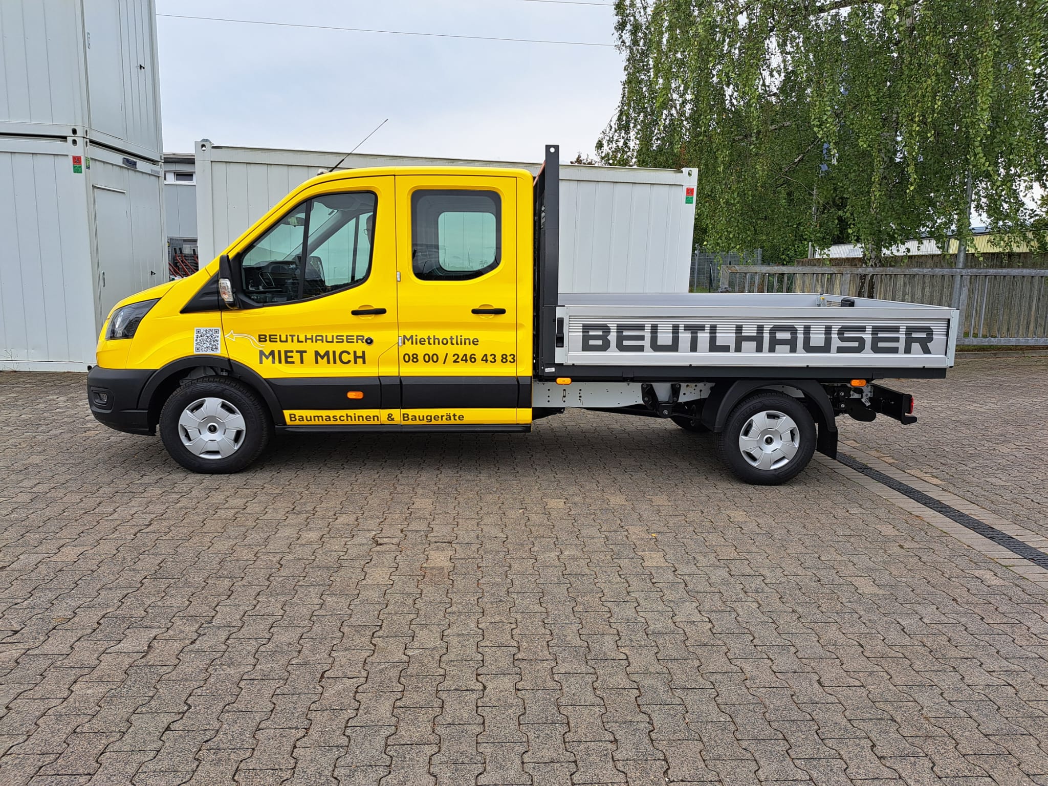 Pritschenfahrzeug Ford Transit mieten