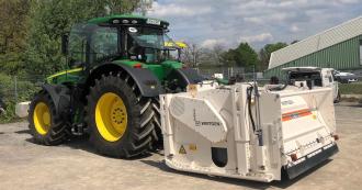 WIRTGEN WS 250 + John Deere 8R340 Traktoren / Bodenstabilisierer / Bindemittelstreuer 