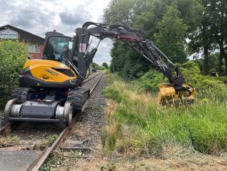 Zweiwegebagger Mecalac 106M Rail mit Bioöl 