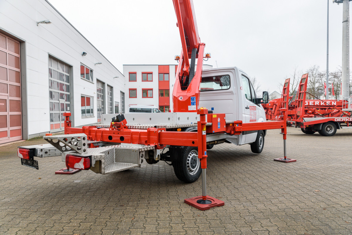 LKW Arbeitsbühne 29m mieten in Berlin Preise