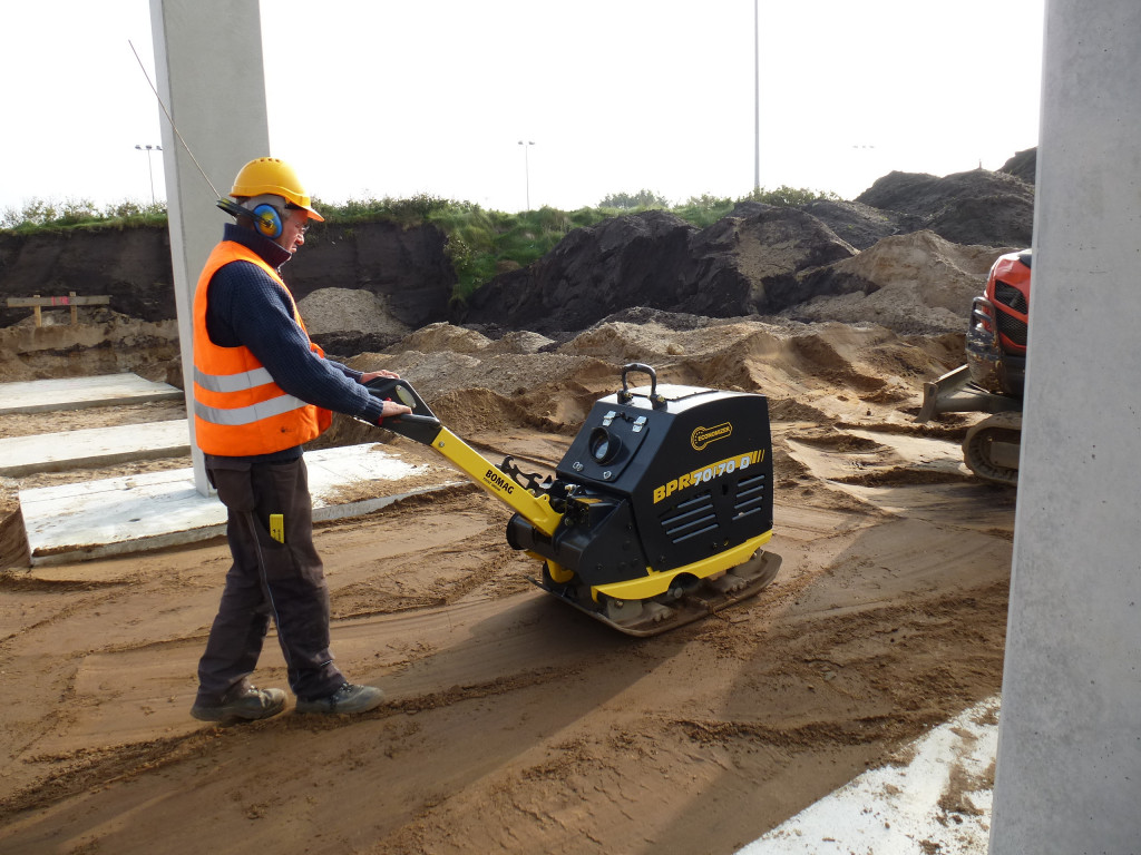 Rüttelplatte 580 kg Bomag BPR 70/70DE mieten